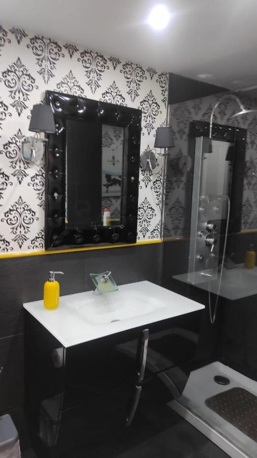 Luxury Apartment Аринага Екстериор снимка